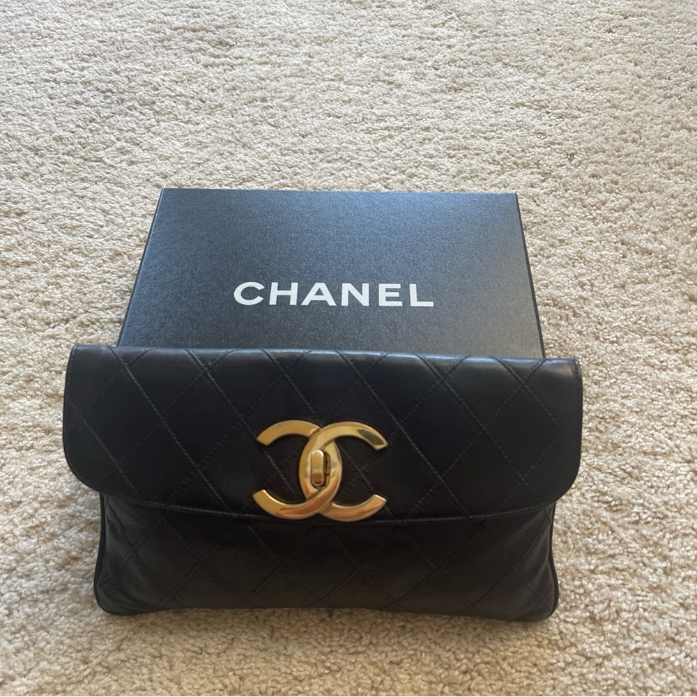 RARE VINTAGE 1988 CHANEL BLACK LEATHER CLUTCH BAG W/ 24K GOLD PLATED HARDWARE!!
